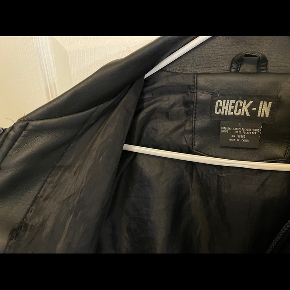 Check-In Men’s Black Vegan Leather Jacket - Picture 8 of 12